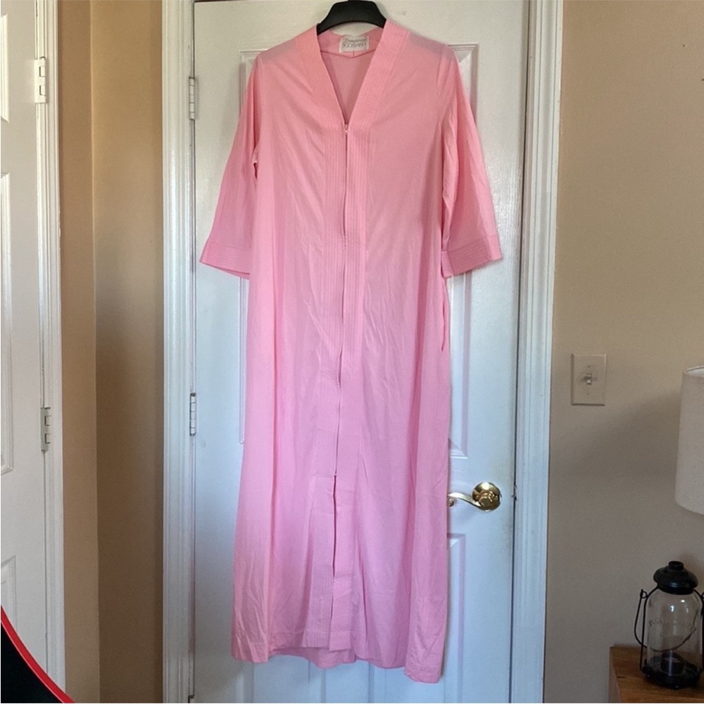 VTG 60’s Light Pink Nylon Kaftan Robe Dressing Gown
